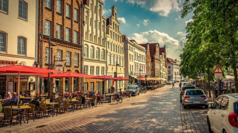 Lübeck: Private Historical and Architectural Walking Tour - Visiting the Historic Landmarks