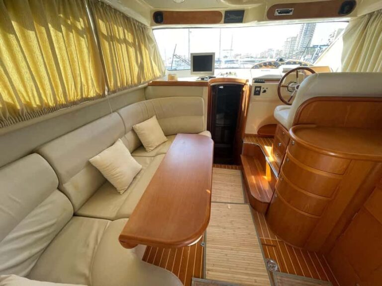 Luxury yacht in Fuengirola - Analyzing the Price and Value