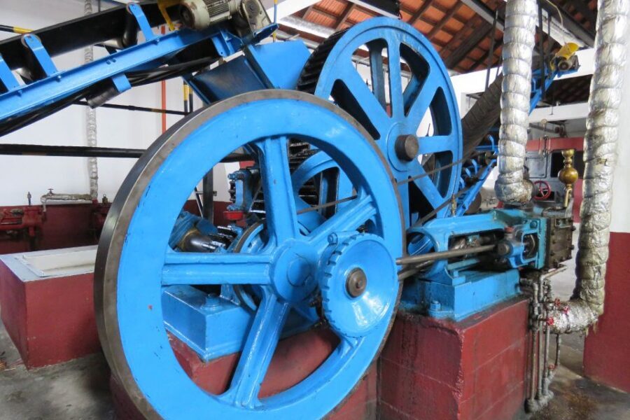 Madeira: Santana Jeep Tour Revealing the East's Treasures - Exploring the Itinerary: From Village Charm to Coastal Cliffs