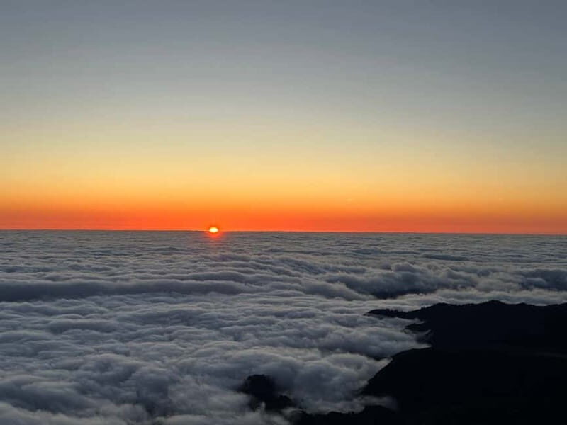 Madeira: Sunrise at Pico do Arieiro with short hike on PR1 - The Guided Short Hike on PR1: An Active Touch
