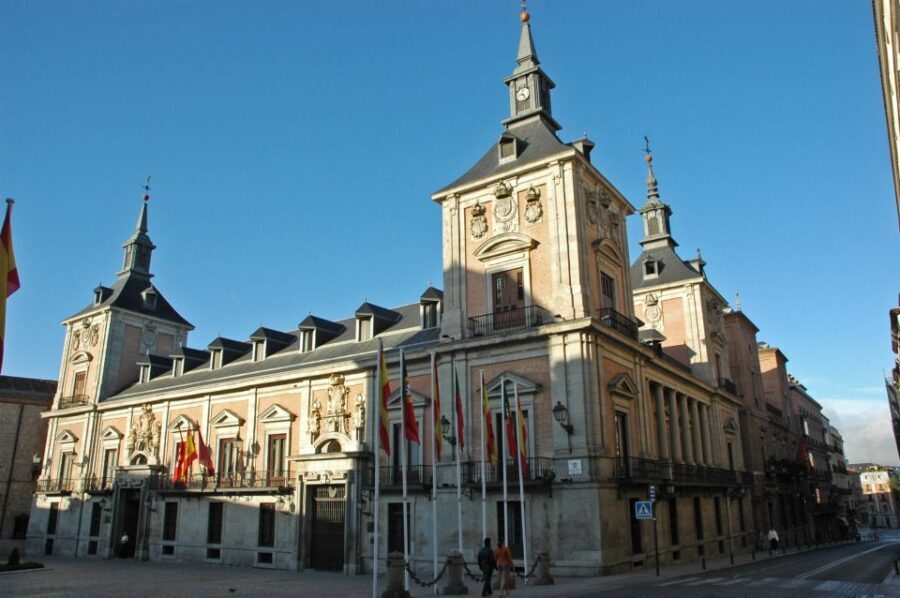 Madrid: 1.5-Hour City Highlights Guided Walking Tour - The Value of a Guided Walk in Madrid