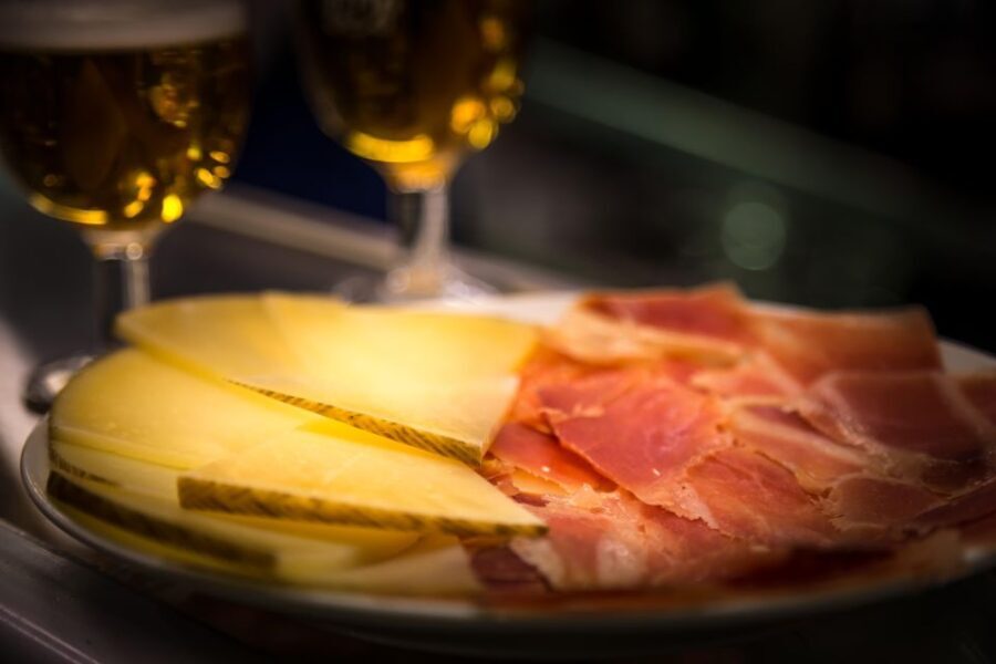 Madrid: Authentic Tapas Evening Tour with a side of History - The Itinerary Breakdown
