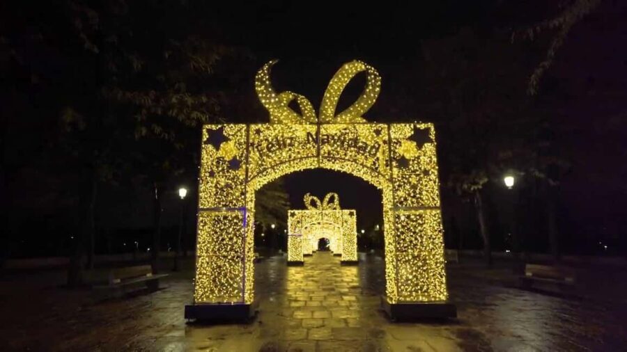 Madrid: Christmas Lights Private Tuk-Tuk Tour - What’s Included and What’s Not