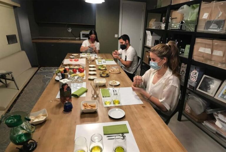 Madrid: Extra Premium Virgin Olive Oil Tasting with Aperitif - The Details That Matter