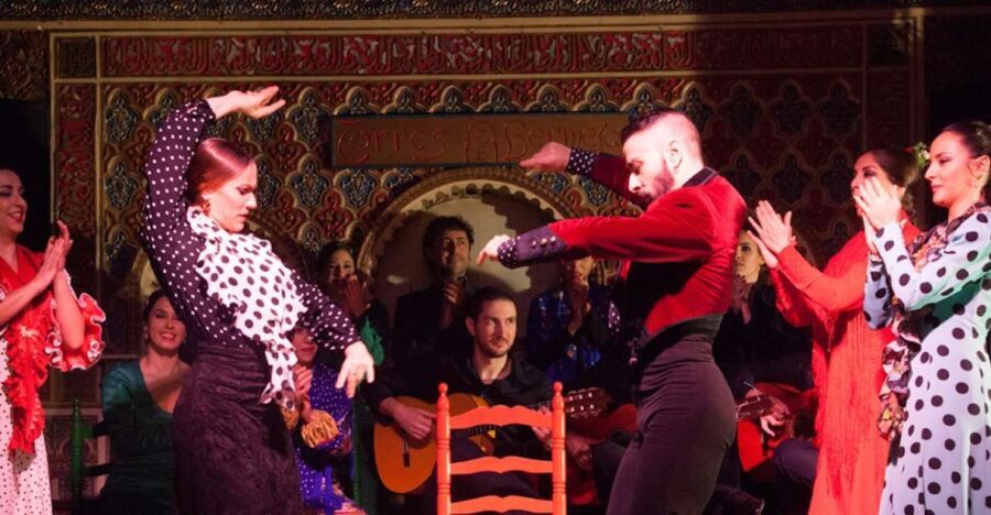 Madrid: Old Town Walking Tour and Flamenco Show - The Flamenco Show: What to Expect