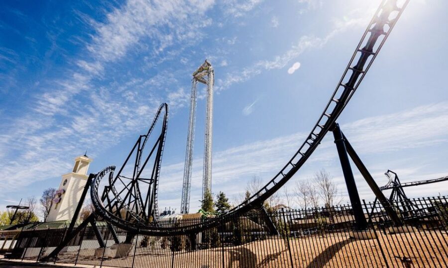 Madrid: Parque Warner Ticket and Roundtrip Transportation - Exploring the Day at Parque Warner