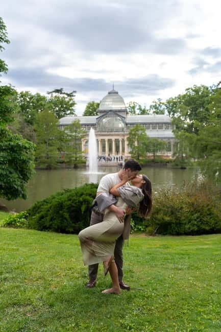 Madrid: Professional photoshoot in the Retiro park - Who Will Love This Experience?