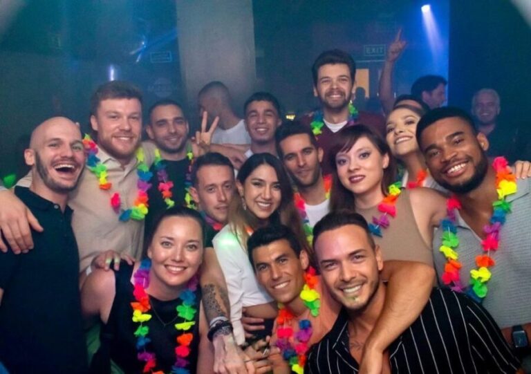 Madrid: PUBCRAWL Ruta de Bares y Fiesta por Madrid - The First Bar: Kick-off with a Free Shot