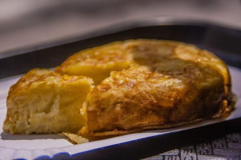 Madrid: Retiro Park Guided Tour and Tapas Tasting - Exploring Retiro Park with an Expert