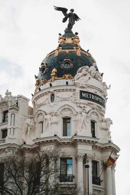 Madrid Retro Tour 120 min, old town, modern Madrid + surprise destination - Detailed Breakdown of the Experience