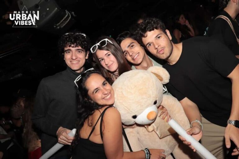 Madrid: Top Pub Crawl with Drinks and Free Nightclub Entry - Practical Tips for Going