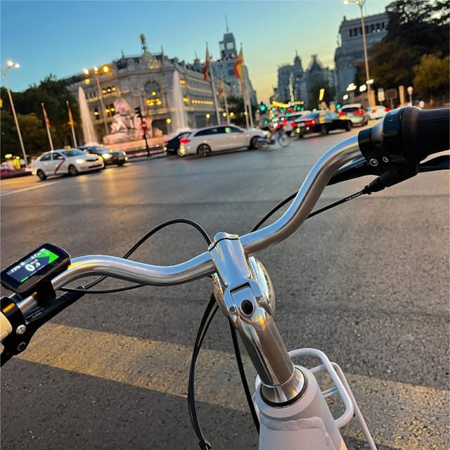Madrid: Vintage Bike Rental with Tourist Map - Authentic Experiences and Hidden Gems