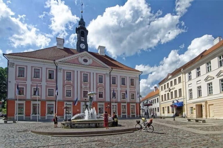 Magical Tartu Romantic Private Walking Tour - Why Choose This Tour?