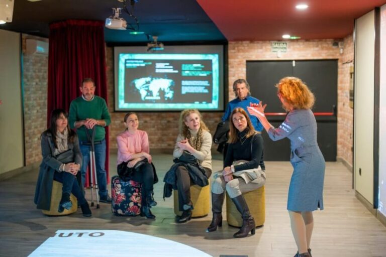 Málaga: Flamenco Course 4pm + 1-Hour Show, 3 Tapas and Drink - Value and Practicalities