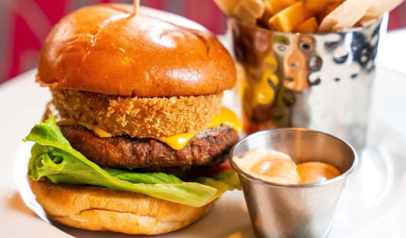 Malaga: Hard Rock Cafe Entrance with Lunch or Dinner - What Travelers Should Know