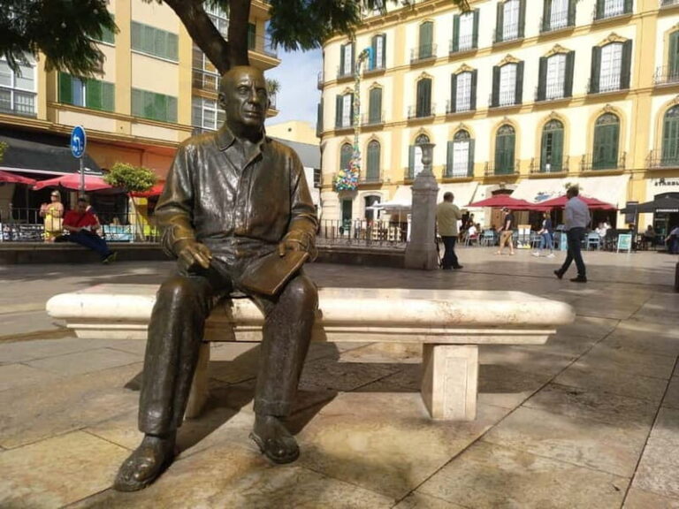 Malaga: old town walking tour & flamenco show - Exploring Malaga’s Old Town with a Local Guide