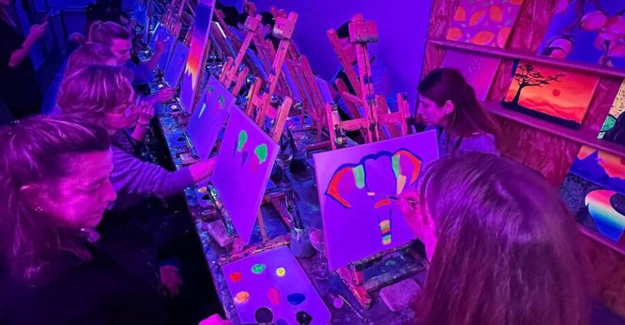 Málaga: Wine Gogh Glow Academy Paint and Sip Class - The Artistic Experience: What’s Included