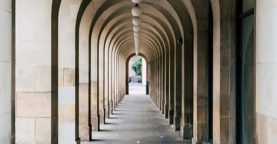 Manchester: Sightseeing Walking Custom Tour with a Guide - A Closer Look at the Itinerary