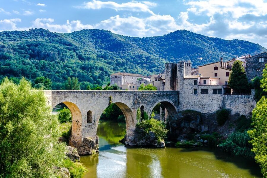 Medieval Towns of Catalonia Full-Day Car Trip from Barcelona - The Itinerary in Detail: What to Expect