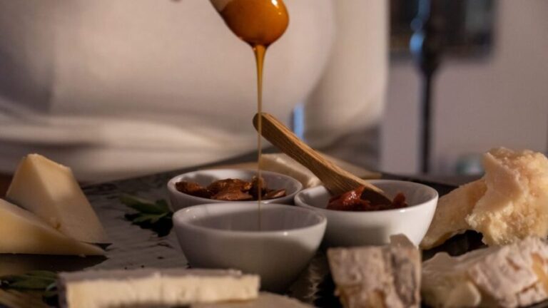 Milan: Wine Tasting Experience in the City Centre - The Guides: Knowledgeable, Friendly, and Engaging