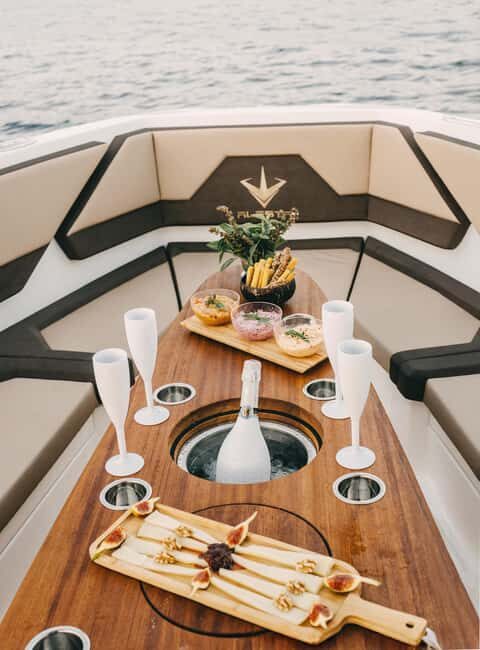 Milos: Private Yacht TourKleftiko Sarakiniko Poliegos - Who Will Love This Tour?