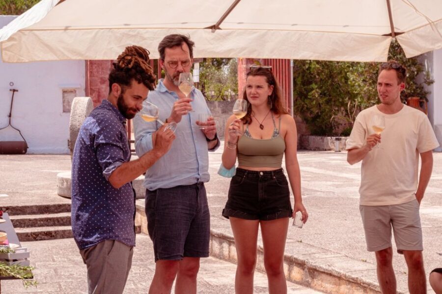 Monopoli: Parco Rurale Tour with Tasting of 3 Apulian Wines - Exploring Masseria Spina: A Walk Through History