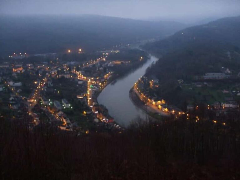 Monthermé: wild hike along the Meuse crests and its viewpoints - The Guides and Their Role