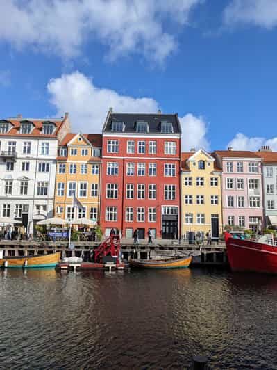 Mop in the heart of Copenhagen - private guided tour in French - The Value of a Private Tour in Copenhagen