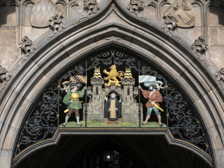 Munich: Guided Tour of the historic Town Hall on Marienplatz - Authentic Perspectives from Other Travelers