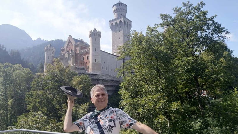 Munich: Neuschwanstein Castle Tour - Arrival and Guided Walkup to the Castle