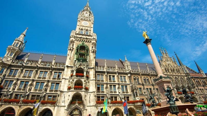Munich: Private Highlights Tour by Car - Private Tour Guide - In-Depth Look at the Itinerary
