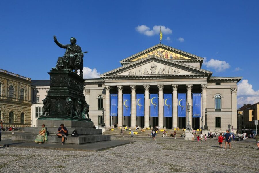 Munich: Walking Tour Old Town 3D VR Tour in GERMAN - What to Expect from the Tour