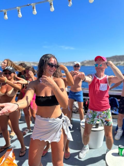 Mykonos: Rhenia & Delos Boat Tour, Swim Stop, Lunch & Drinks - The Boat and Facilities