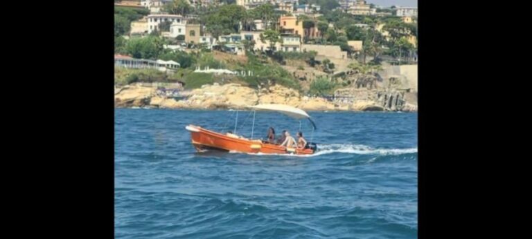 Naples: Boat tour / Giro in barca - Scenic Highlights on the Water