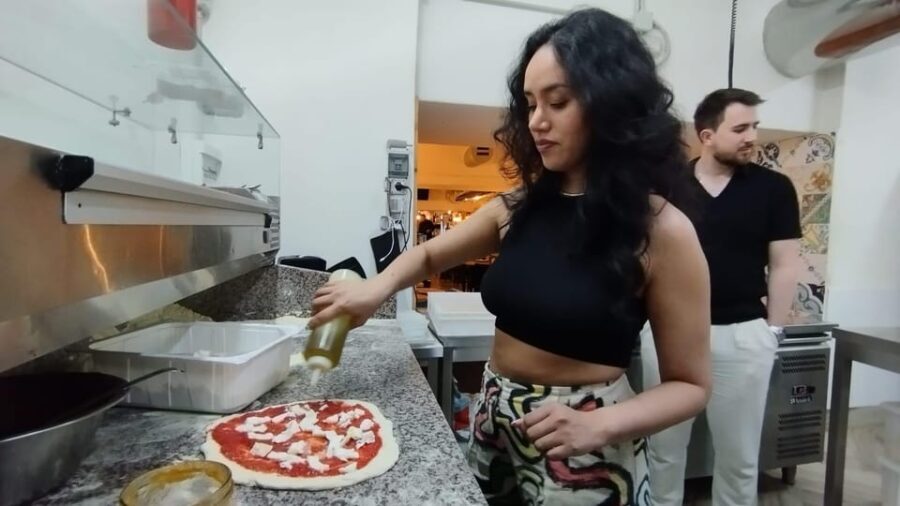 Naples: Pizza Making Class with Neapolitan Chef and drink - The Experience: What Makes It Stand Out