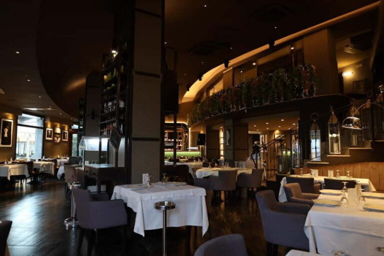 Naples : Pizza making course with local pizza maker - Enjoying the Fruits of Your Labor