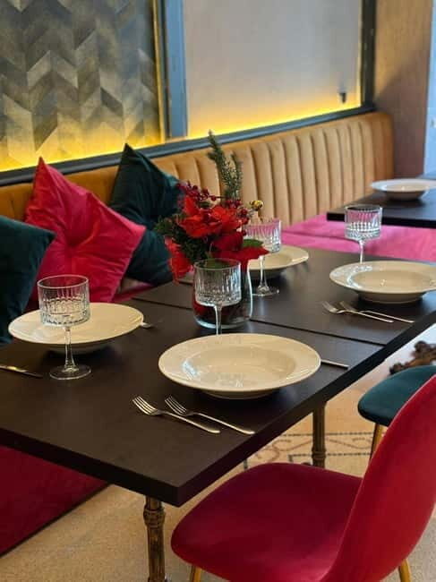 Naples: Traditional Music Show with Dinner Included - Authenticity and Tips for Your Visit