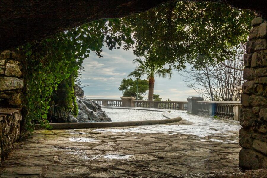 Nice: Old Town Treasures Walking Tour - Exploring Vieux-Nice: What to Expect