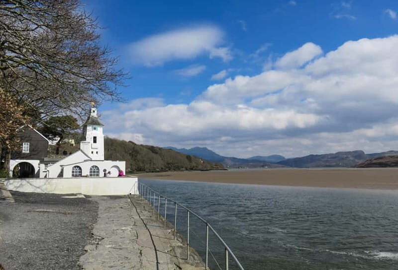 North Wales' Coast: Online Trip Travelguide Anglesey/Wrexham - Why This Guide Could Be Perfect for You