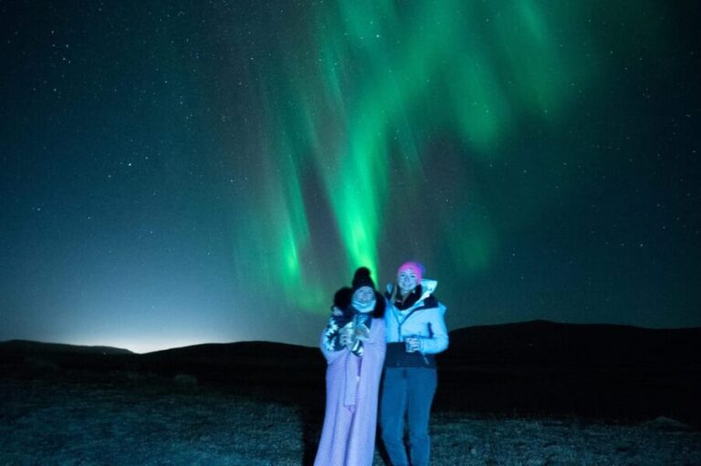 Northern Lights in Mini Bus, Photos, Hot Cocoa and Pastries - Who Should Book This Tour?