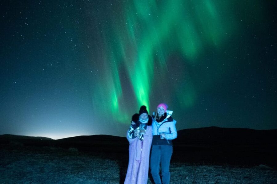 Northern Lights in Mini Bus, Photos, Hot Cocoa and Pastries - Who Should Book This Tour?