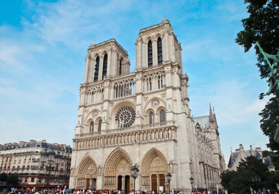 Notre-Dame Cathedral with reserved access and exterior Tour - What Makes This Tour Stand Out?