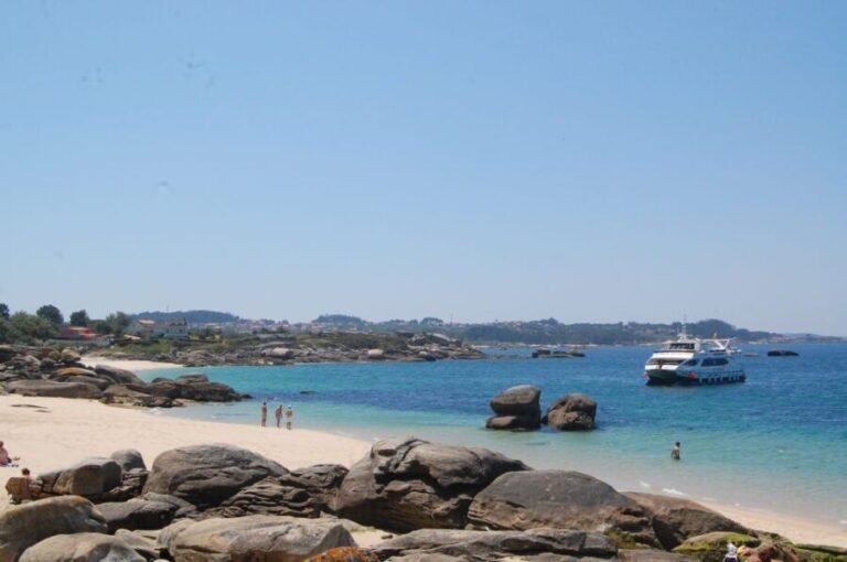 O Grove: Ría de Arousa Catamaran Tour with Seafood Lunch - Who Should Consider This Tour?