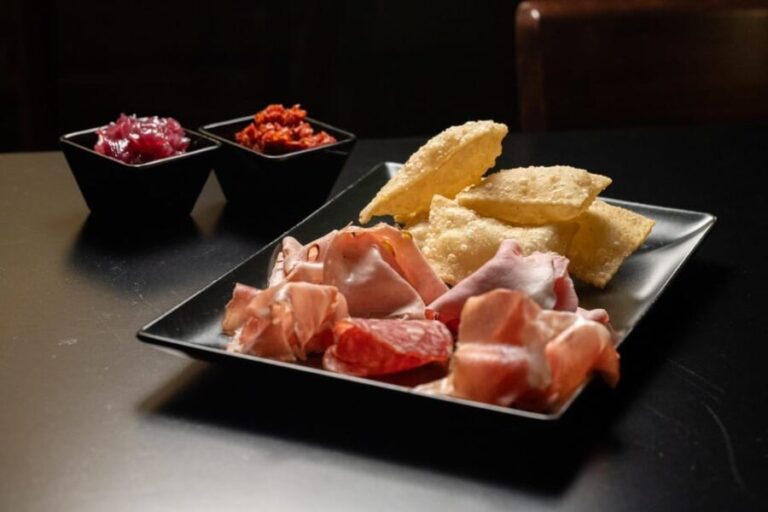 Palermo: Craft beer tasting with food samples at High Hops - Inside the Venue: Art and Atmosphere