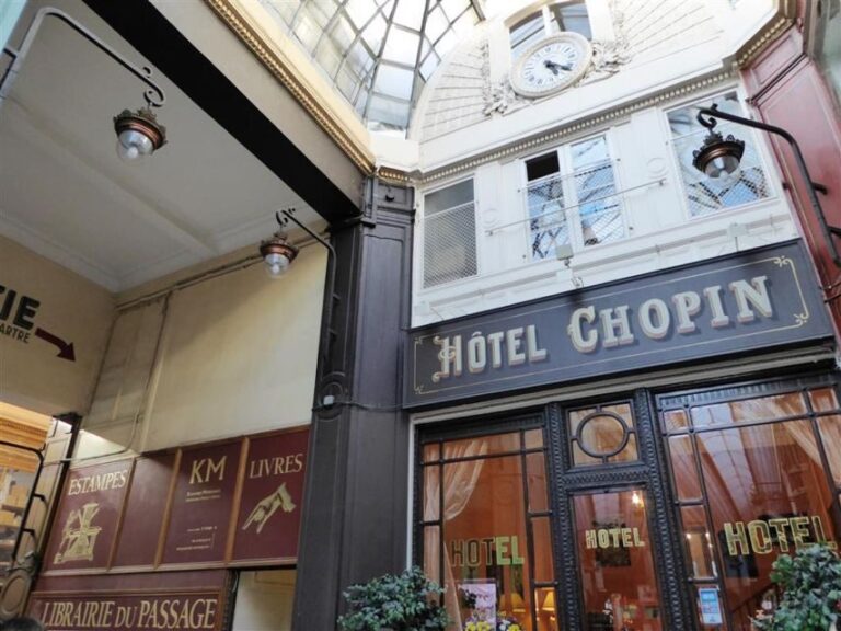 Paris: 2-Hour Passages Private City Tour in German - Passage Verdeau