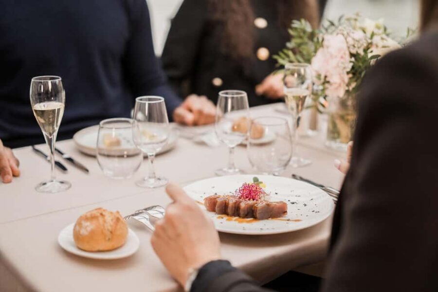 Paris : Christmas Special Lunch Cruise on the Seine River - What Makes This Experience Stand Out?