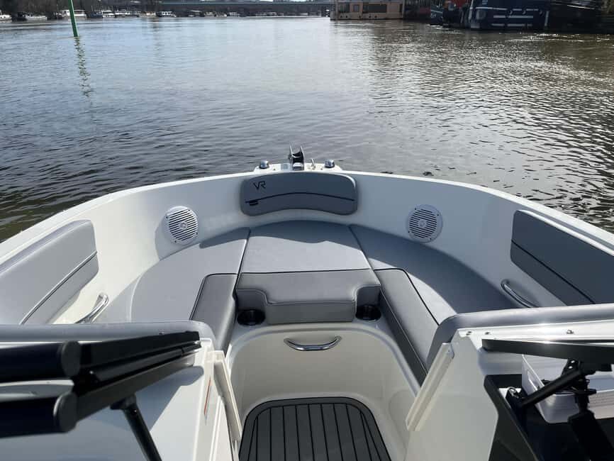 Paris : croisière privée Seine, bateau moderne - 2 heures - Why This Cruise Works Well