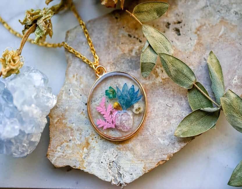 Paris: Duo Resin Jewelry Workshop (Necklace & Earrings) - Location and Accessibility