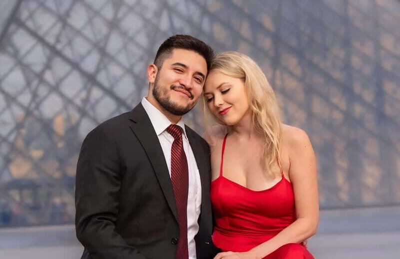 Paris: Eiffel Tower Couple Photoshoot with 50 Edited Photos - What Makes This Photoshoot Stand Out?