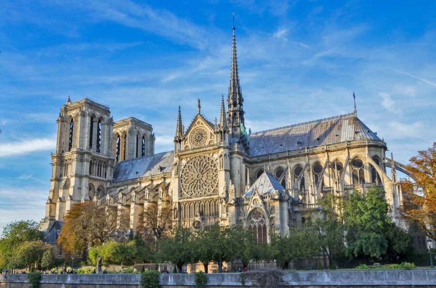 Paris: Family-Friendly Treasure Hunt around Notre Dame - Key Points